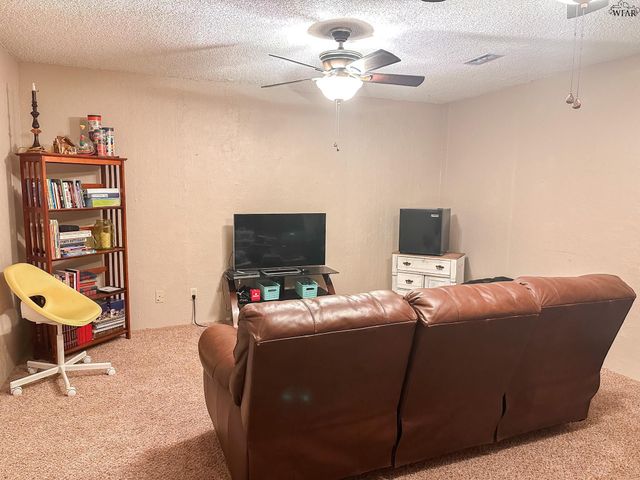 2427 PARADISE STREET, Vernon, TX 76384