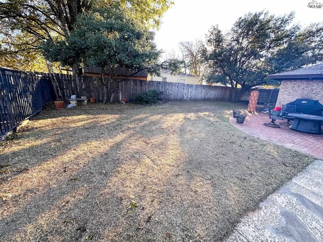 2427 PARADISE STREET, Vernon, TX 76384