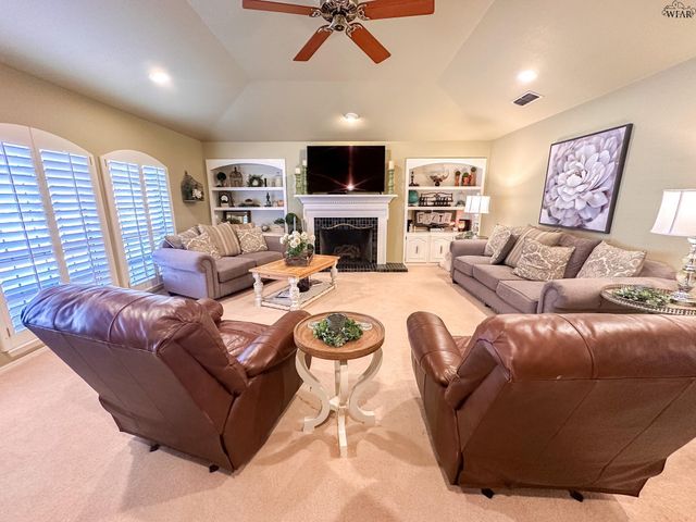 2427 PARADISE STREET, Vernon, TX 76384