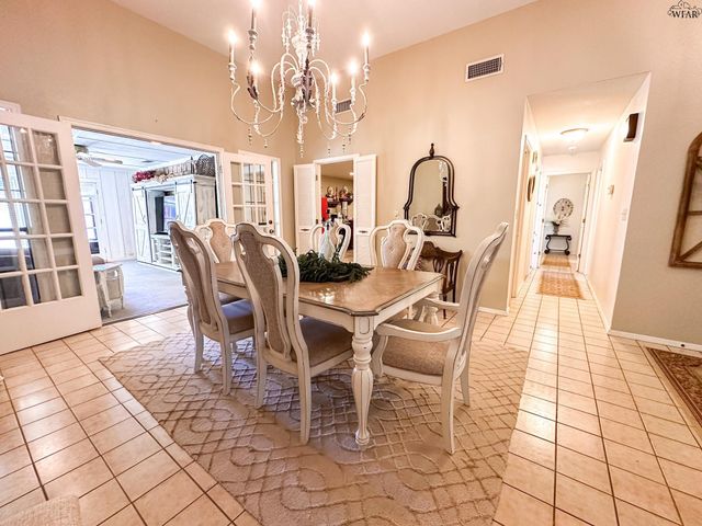 2427 PARADISE STREET, Vernon, TX 76384