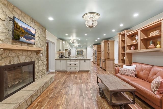 39 Mockingbird Lane, Oak Brook, IL 60523