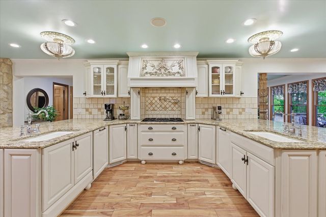 39 Mockingbird Lane, Oak Brook, IL 60523