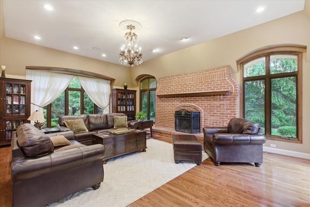 39 Mockingbird Lane, Oak Brook, IL 60523