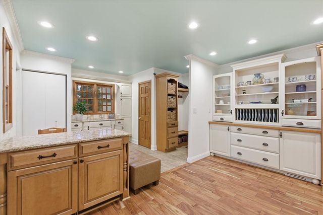 39 Mockingbird Lane, Oak Brook, IL 60523