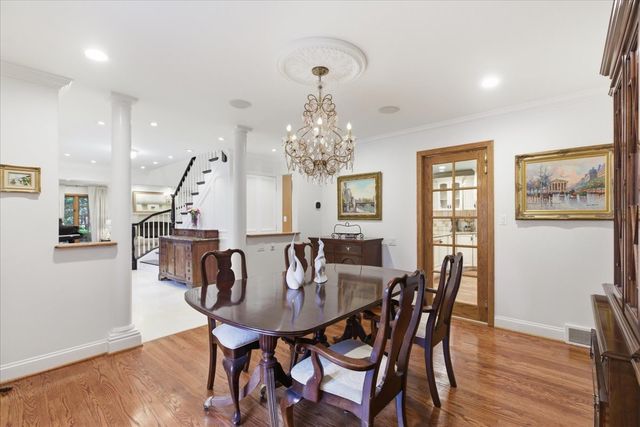 39 Mockingbird Lane, Oak Brook, IL 60523