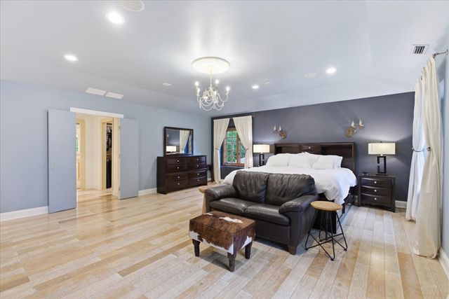 39 Mockingbird Lane, Oak Brook, IL 60523