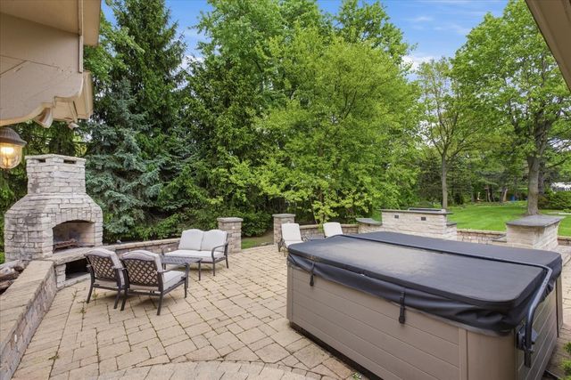39 Mockingbird Lane, Oak Brook, IL 60523