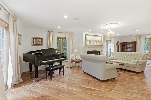 39 Mockingbird Lane, Oak Brook, IL 60523