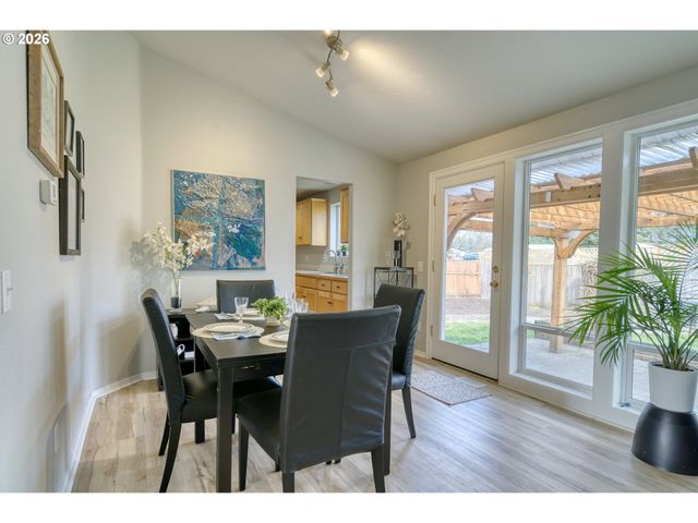 34385 HERON MEADOWS Dr, Scappoose, OR 97056