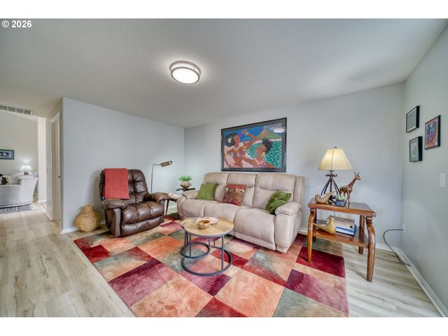 34385 HERON MEADOWS Dr, Scappoose, OR 97056