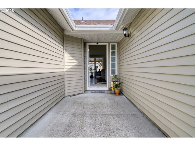 34385 HERON MEADOWS Dr, Scappoose, OR 97056