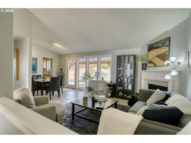 34385 HERON MEADOWS Dr, Scappoose, OR 97056