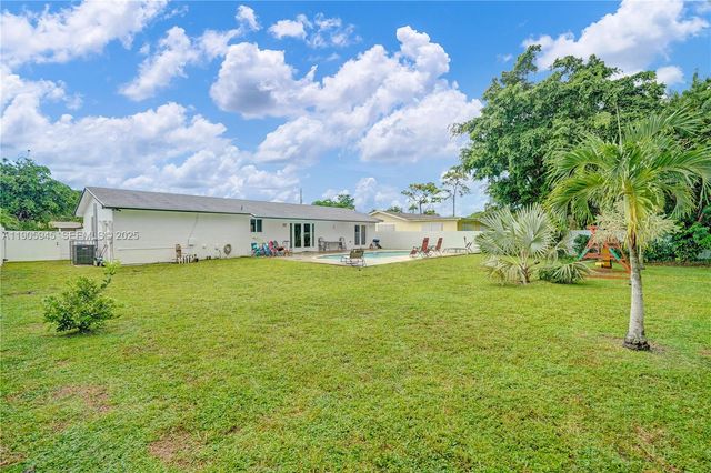17000 NW 18th Avenue, Miami Gardens, FL 33056