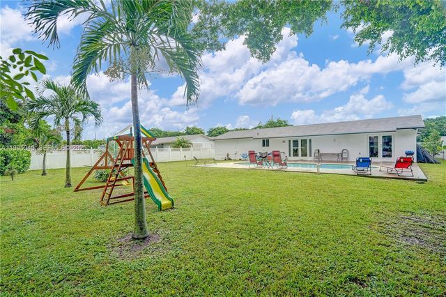 17000 NW 18th Avenue, Miami Gardens, FL 33056