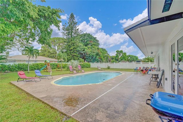 17000 NW 18th Avenue, Miami Gardens, FL 33056
