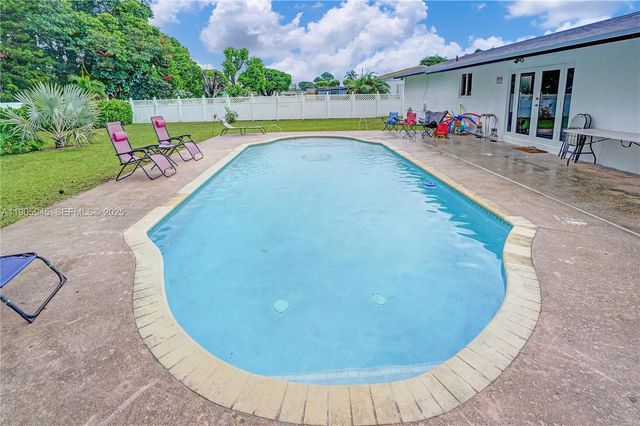 17000 NW 18th Avenue, Miami Gardens, FL 33056