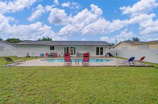17000 NW 18th Avenue, Miami Gardens, FL 33056