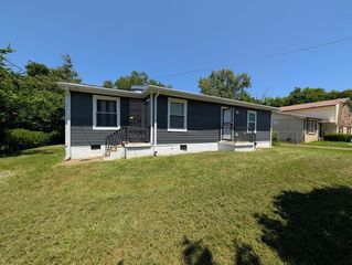 640 Rowan Dr, Nashville, TN 37207