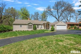 41 W Hazel Dell Lane, Springfield, IL 62703