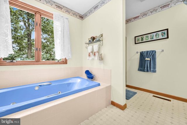 5057 VALLEY VIEW RD, Mohnton, PA 19540