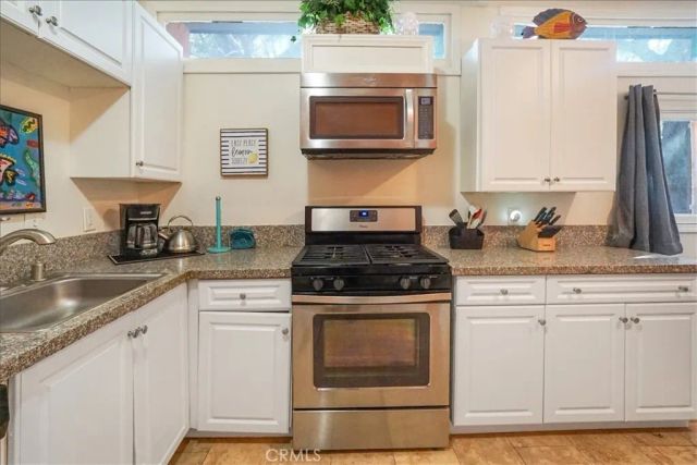 15880 La Vida Drive, Palm Springs, CA 92262