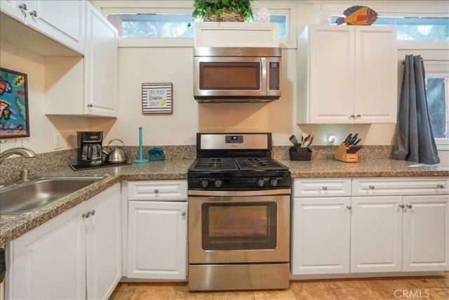 15880 La Vida Drive, Palm Springs, CA 92262