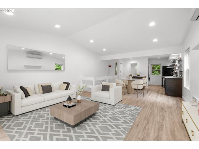 4594 Sw CALDEW St A, Portland, OR 97219