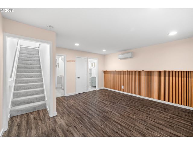 4594 Sw CALDEW St A, Portland, OR 97219