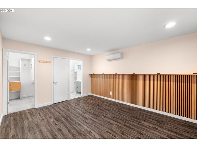 4594 Sw CALDEW St A, Portland, OR 97219