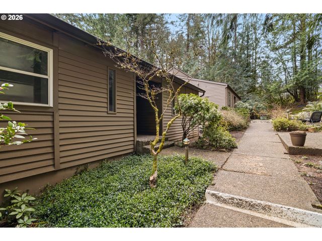 4594 Sw CALDEW St A, Portland, OR 97219