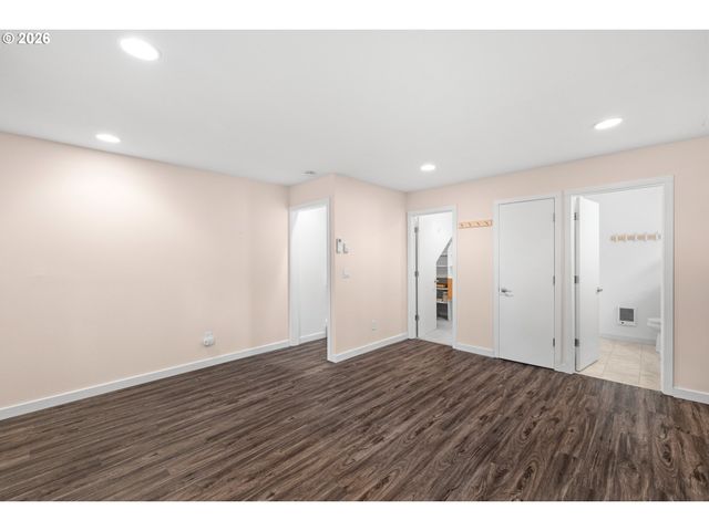 4594 Sw CALDEW St A, Portland, OR 97219