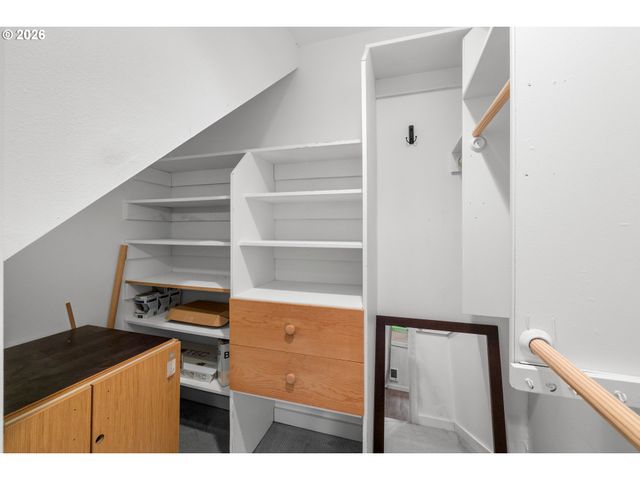 4594 Sw CALDEW St A, Portland, OR 97219