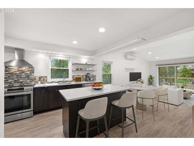 4594 Sw CALDEW St A, Portland, OR 97219