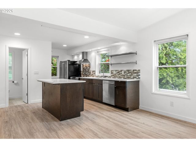 4594 Sw CALDEW St A, Portland, OR 97219