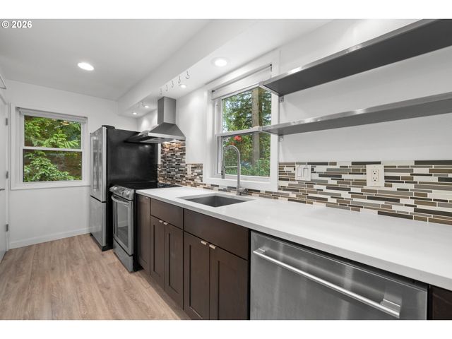 4594 Sw CALDEW St A, Portland, OR 97219