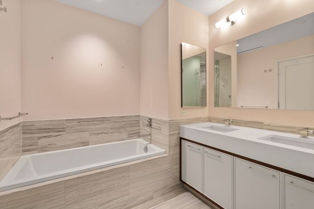 1 Dalton Street 4504, Boston, MA 02115