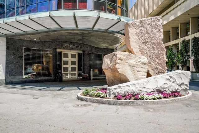 1 Dalton Street 4504, Boston, MA 02115