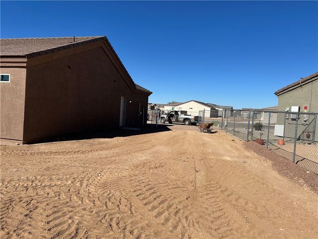 6676 W Rosario Court, Golden Valley, AZ 86413