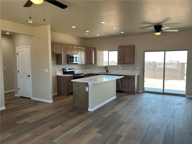 6676 W Rosario Court, Golden Valley, AZ 86413