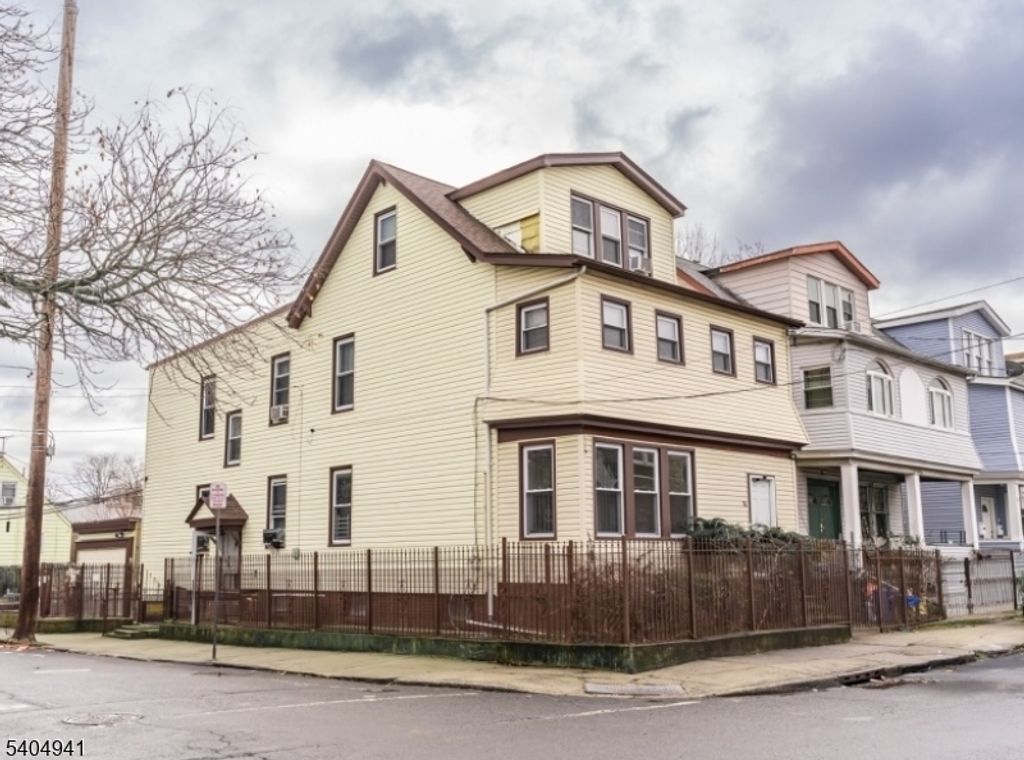 74 Smith St, Newark City, NJ 07106