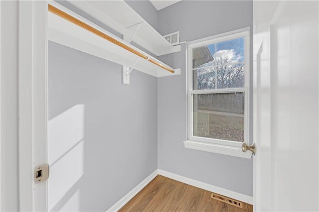 868 265 Road, Knob Noster, MO 65336