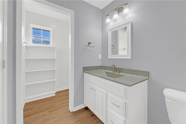 868 265 Road, Knob Noster, MO 65336