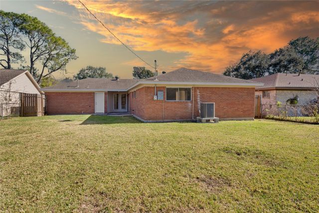 5330 Royal Oak Drive, Texas City, TX 77591