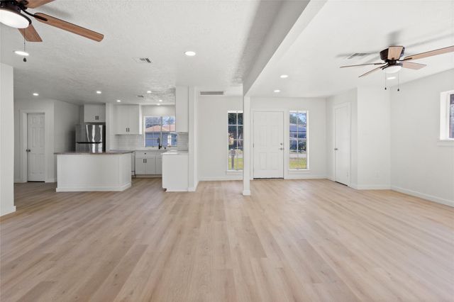 5330 Royal Oak Drive, Texas City, TX 77591