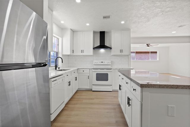 5330 Royal Oak Drive, Texas City, TX 77591