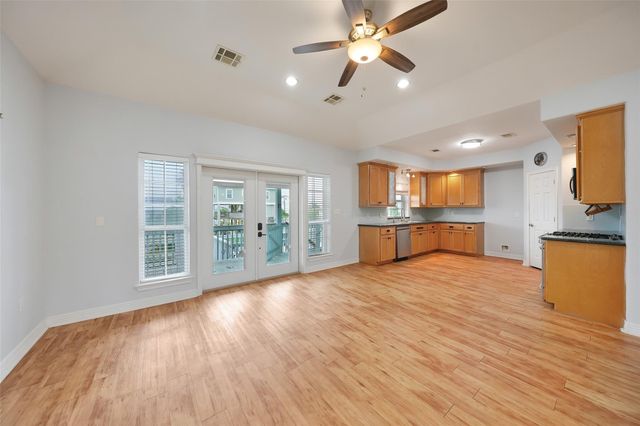 113 Bayou Vista Drive, Hitchcock, TX 77563