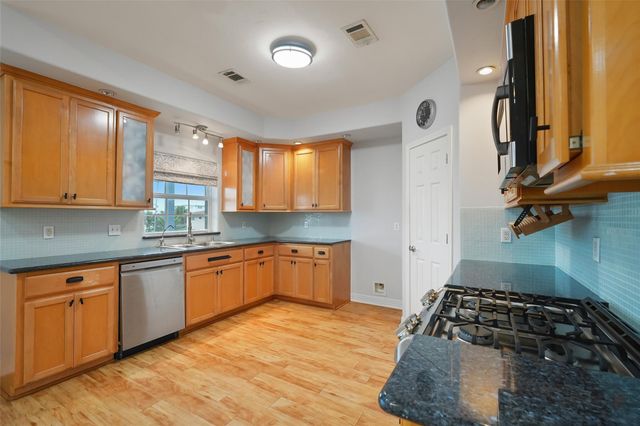 113 Bayou Vista Drive, Hitchcock, TX 77563