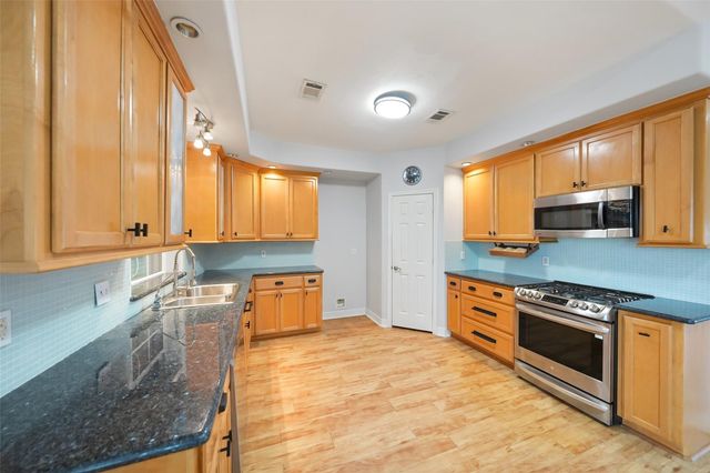 113 Bayou Vista Drive, Hitchcock, TX 77563
