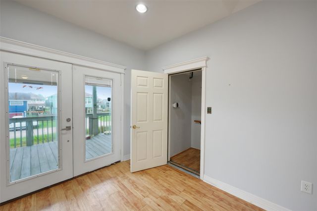 113 Bayou Vista Drive, Hitchcock, TX 77563