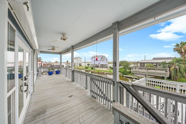 113 Bayou Vista Drive, Hitchcock, TX 77563